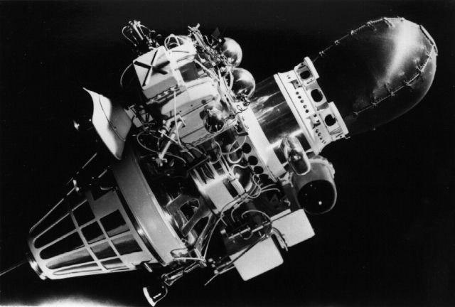 APOD: 1996 August 25 – Luna 9: First Soft Lander