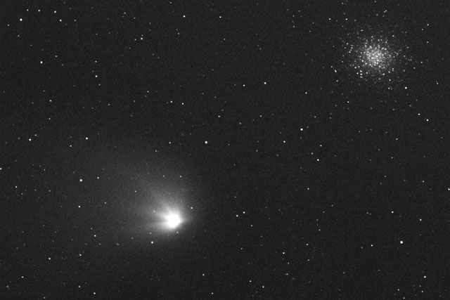 APOD: 1996 November 12 – Comet Hale-Bopp Passes M14