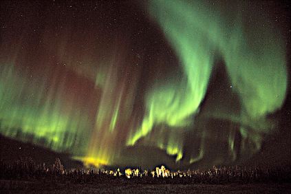 APOD: 1997 January 01 – Aurora Over Circle, Alaska