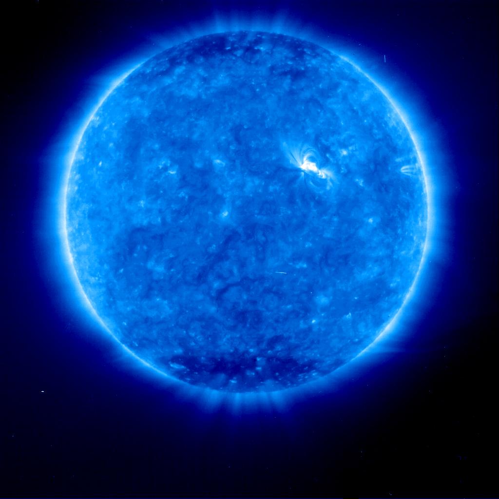 APOD: 1997 January 06 – Blue Sun Glaring