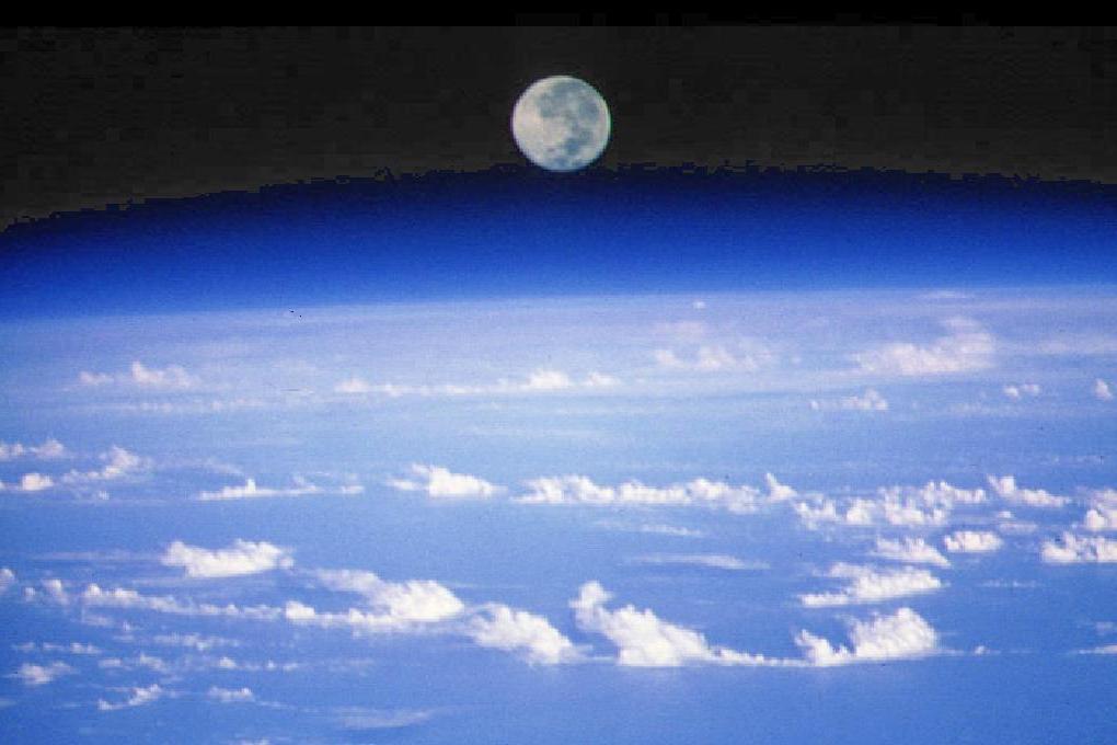 APOD: 1997 May 27 – Moonrise, Planet Earth