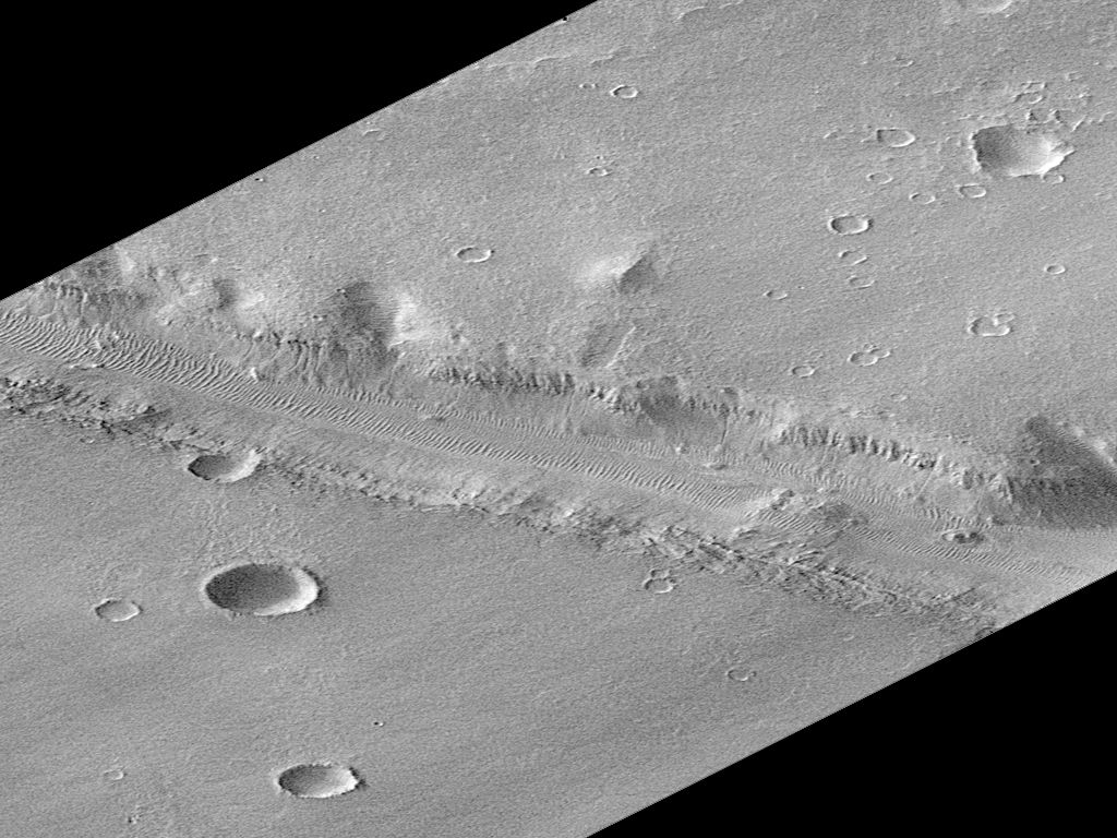 APOD: 1997 October 06 – Surveyor At Mars