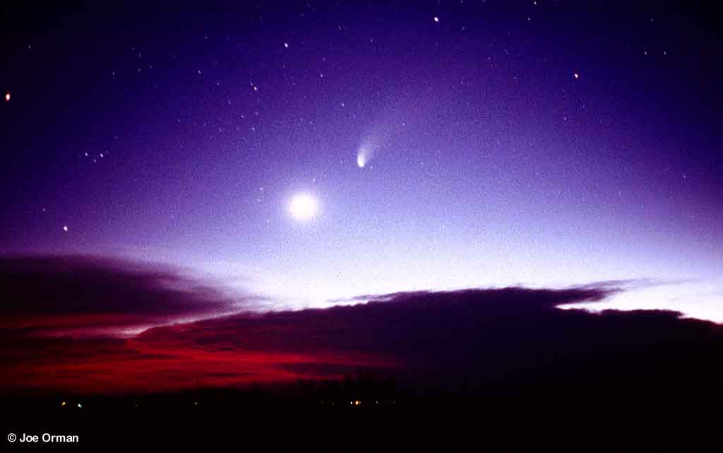 APOD: 1998 July 09 – Hale-Bopp: The Crowd Pleaser Comet