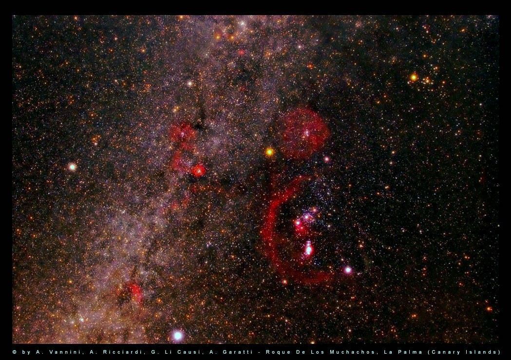 APOD: 1998 March 05 – Canaries Sky
