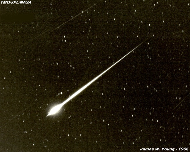 APOD: 1998 November 13 – A Leonid Fireball From 1966