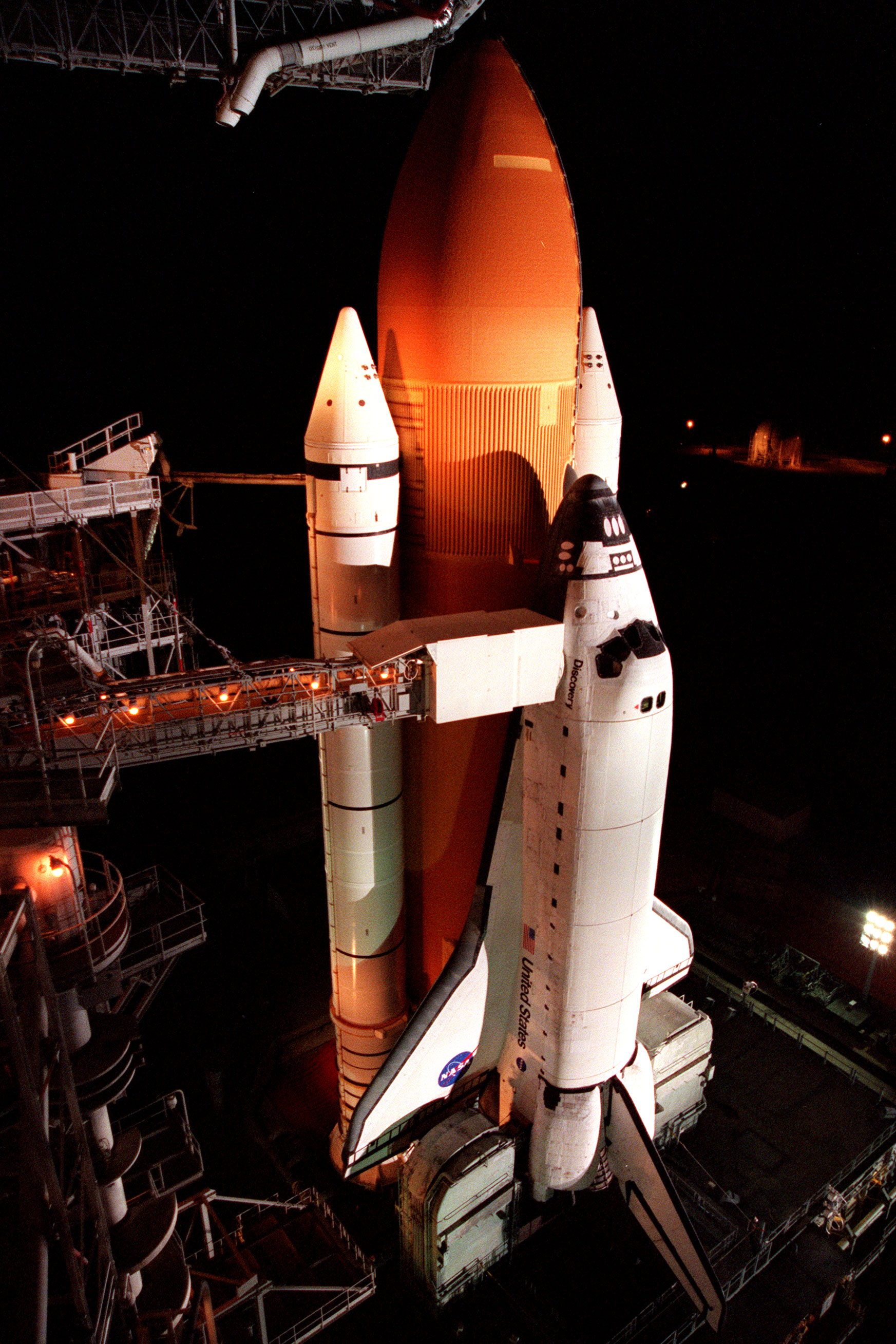 APOD: 1998 October 30 – John Glenn: Discovery Launch
