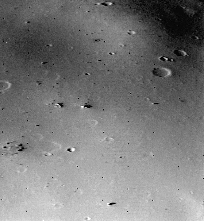 APOD: 1998 September 19 – 18 Miles From Deimos