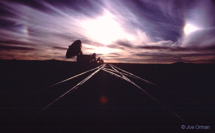 APOD: 1999 August 23 – Sundogs over the VLA