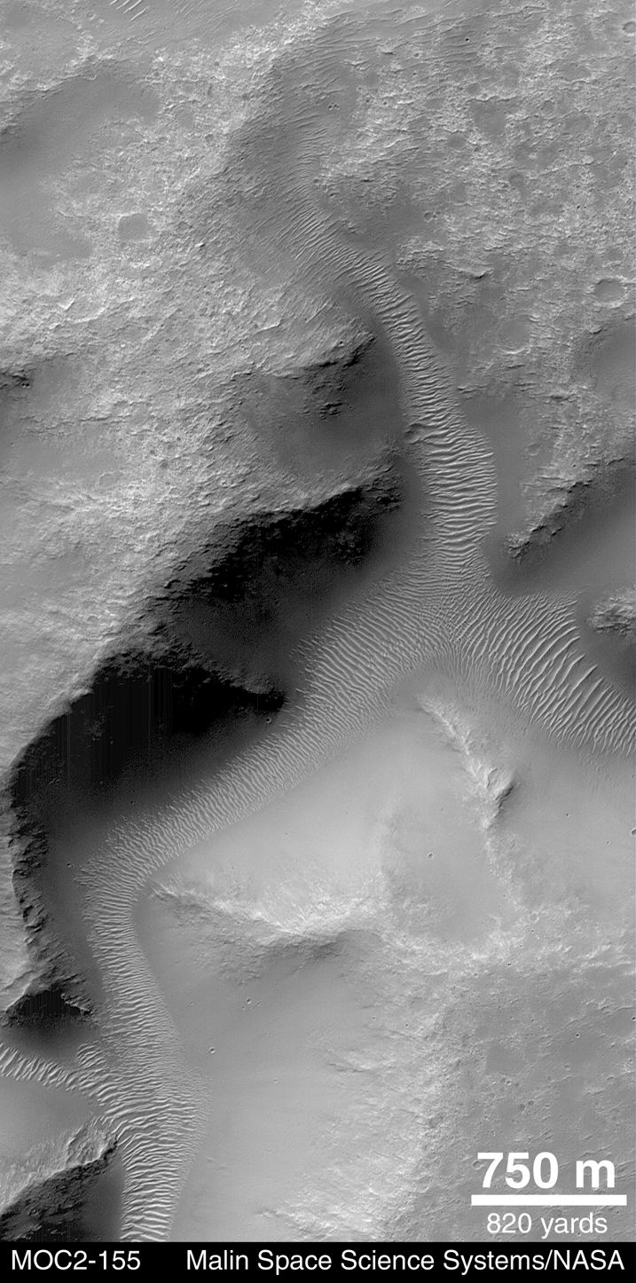 APOD: 1999 July 23 – A Martian Valley