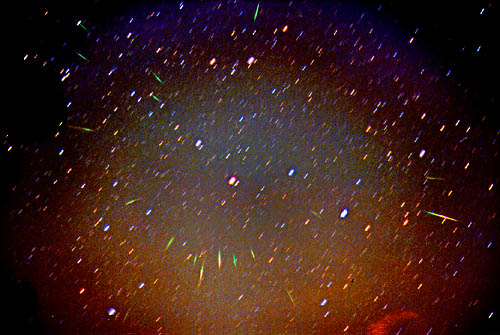 APOD: 1999 November 24 – A Leonids Meteor Storm in 1999