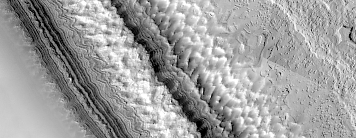 APOD: 2000 April 25 – Layers of the Martian South Polar Cap