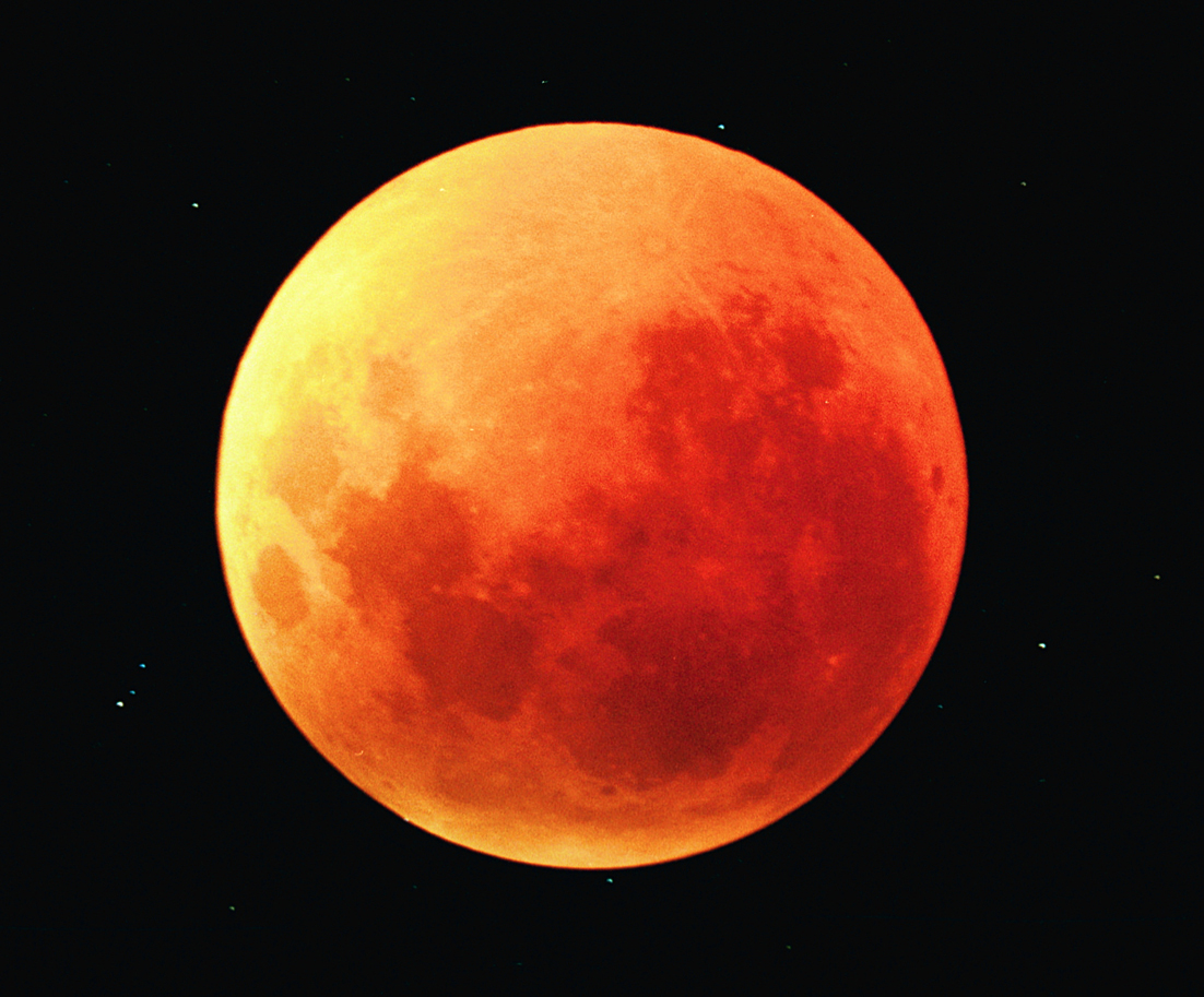 APOD: 2000 July 26 – Lingering Lunar Eclipse