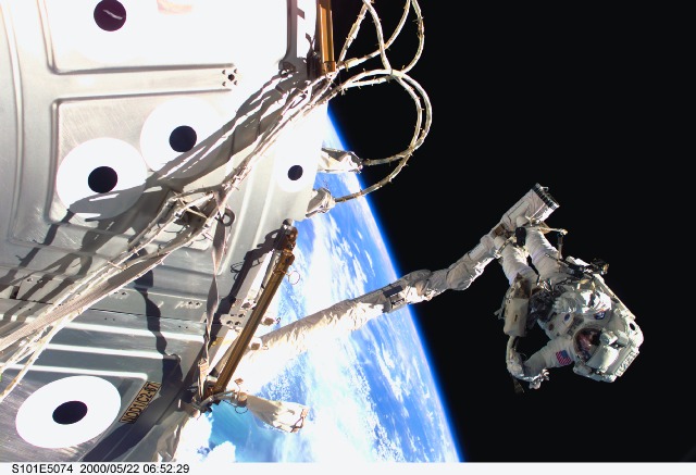 APOD: 2000 May 31 – Astronaut at Work