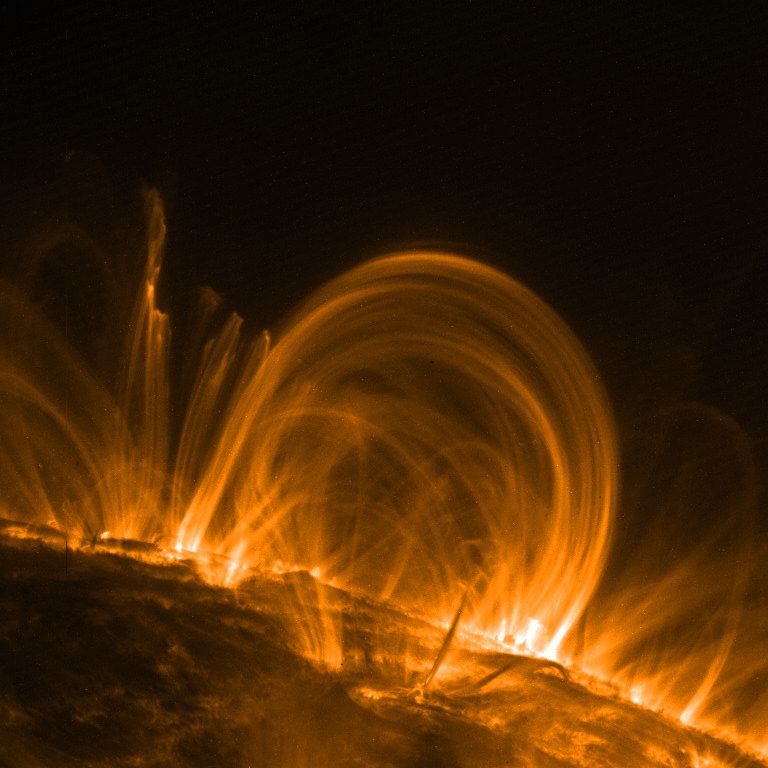 APOD: 2000 September 28 – Heating Coronal Loops