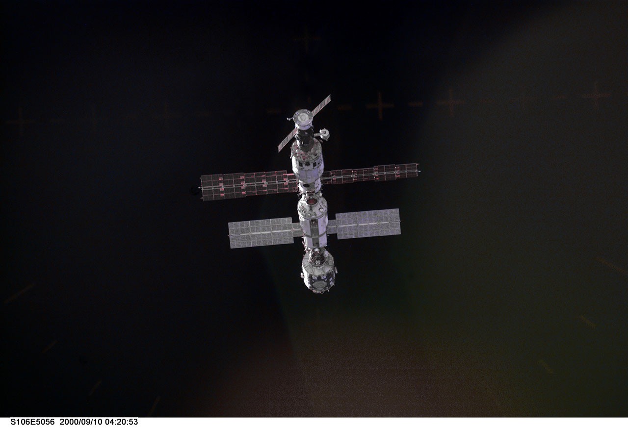 Approaching the International Space Station — APOD for 2000-09-18