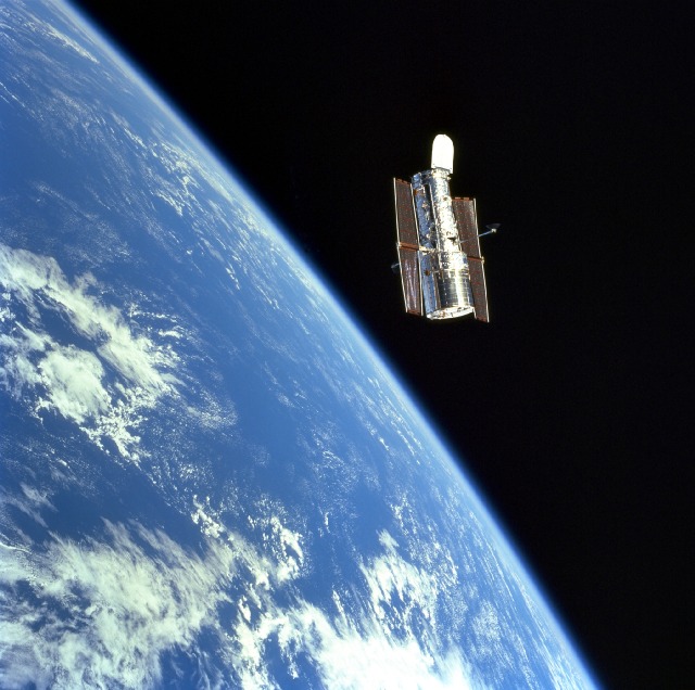 APOD: 2001 August 6 – The Orbiting Hubble Space Telescope