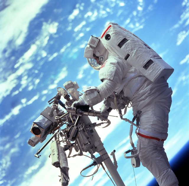 APOD: 2001 May 29 – Working in Space