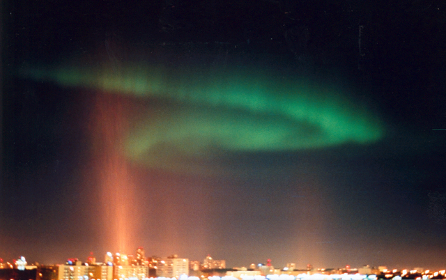 APOD: 2001 November 5 – Aurora Over Winnipeg