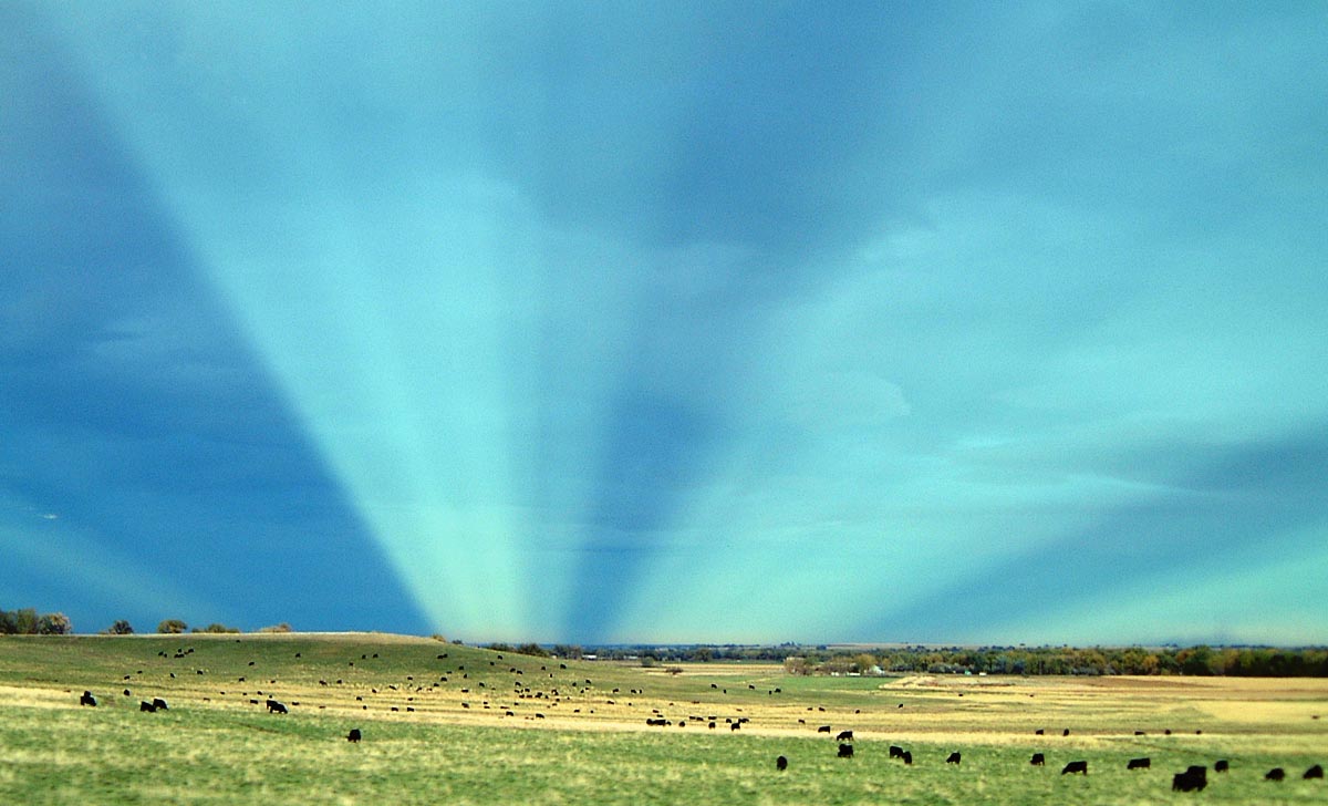 APOD: 2001 October 30 – Anticrepuscular Rays Over Colorado