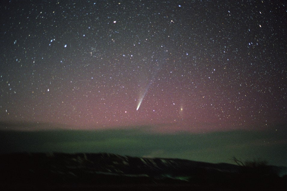 Ikeya-Zhang: Comet Over Colorado — APOD for 2002-04-04