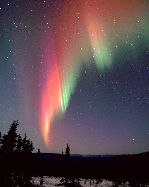 APOD: 2002 April 22 – Comet and Aurora Over Alaska