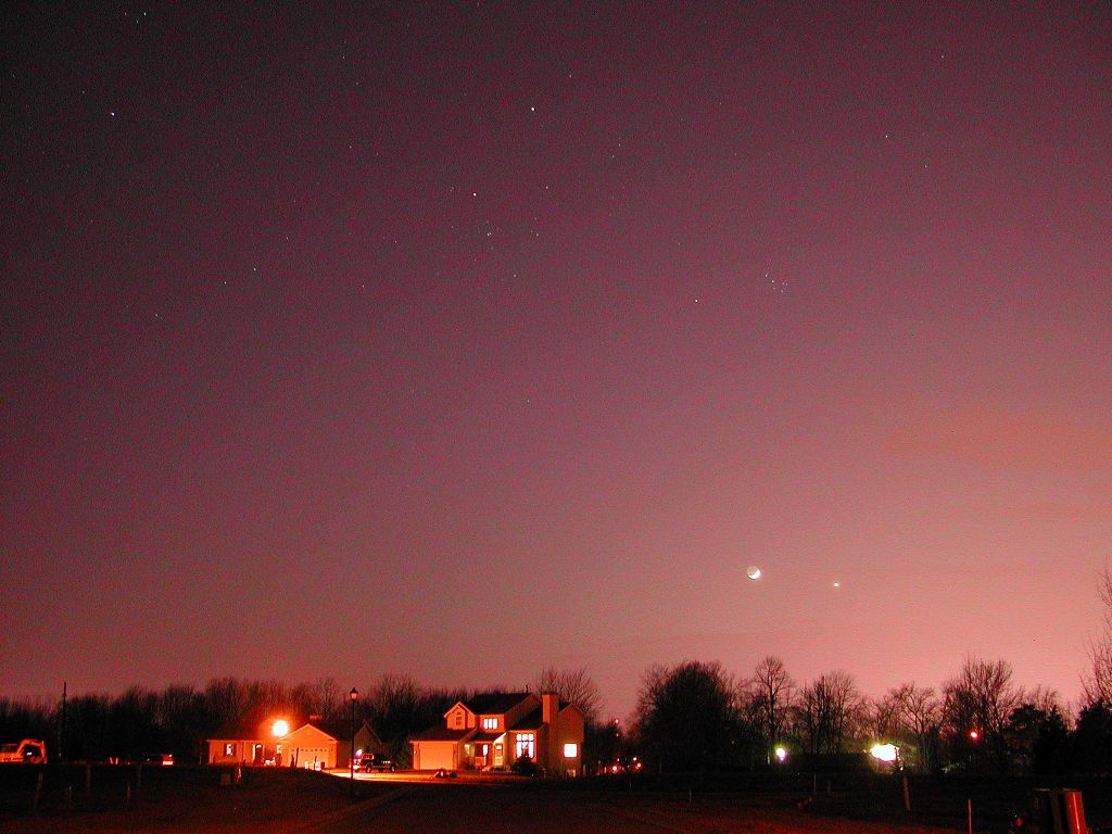 APOD: 2002 April 18 – Planets in the West
