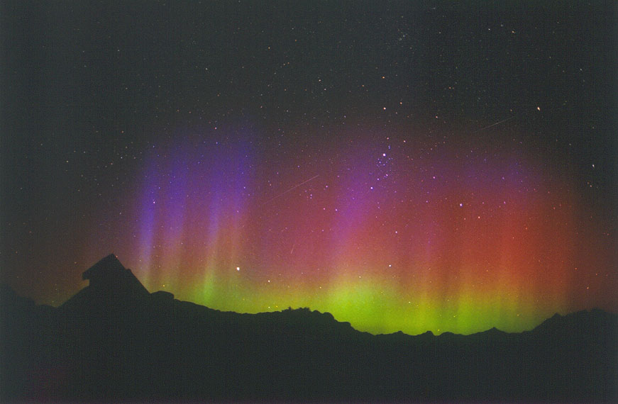 APOD: 2002 August 15 – Meteors and Northern Lights