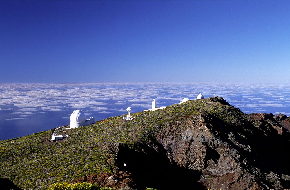 APOD: 2002 August 19 – Roque de los Muchachos Observatory