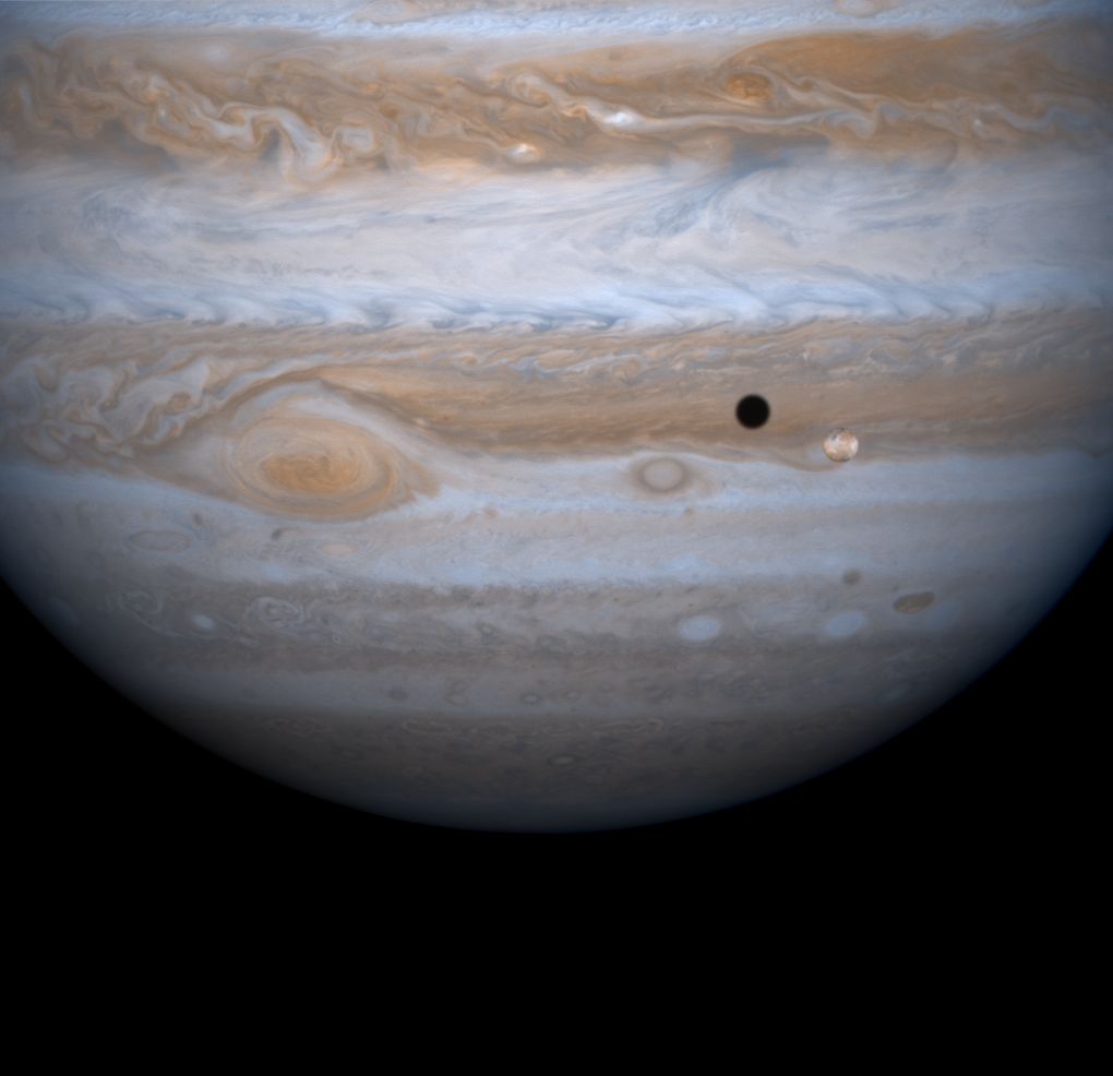APOD: 2002 December 7 – Jupiter, Io, and Shadow