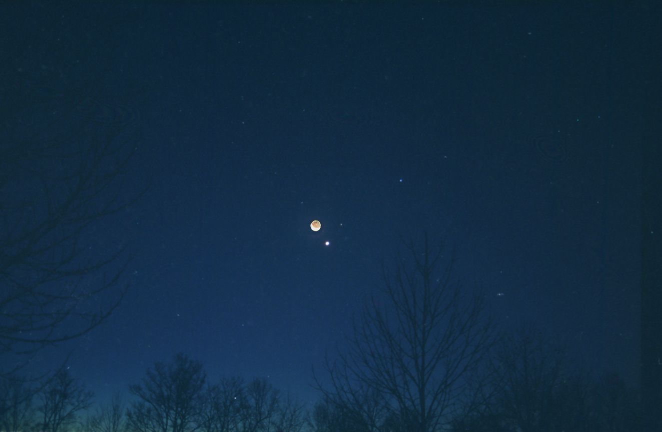 APOD: 2002 December 4 – Moon, Mars, Venus, and Spica