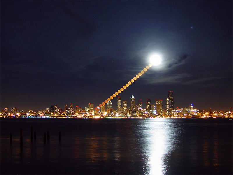 APOD: 2002 January 30 – Moonrise Over Seattle