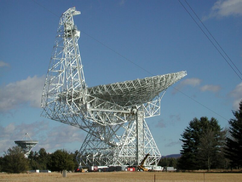 APOD: 2002 March 11 – The 100 Meter Green Bank Radio Telescope