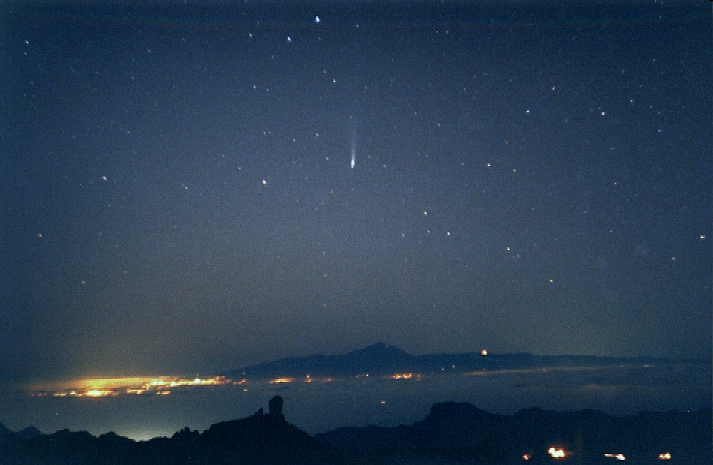 APOD: 2002 March 26 – Comet Ikeya-Zhang over Tenerife