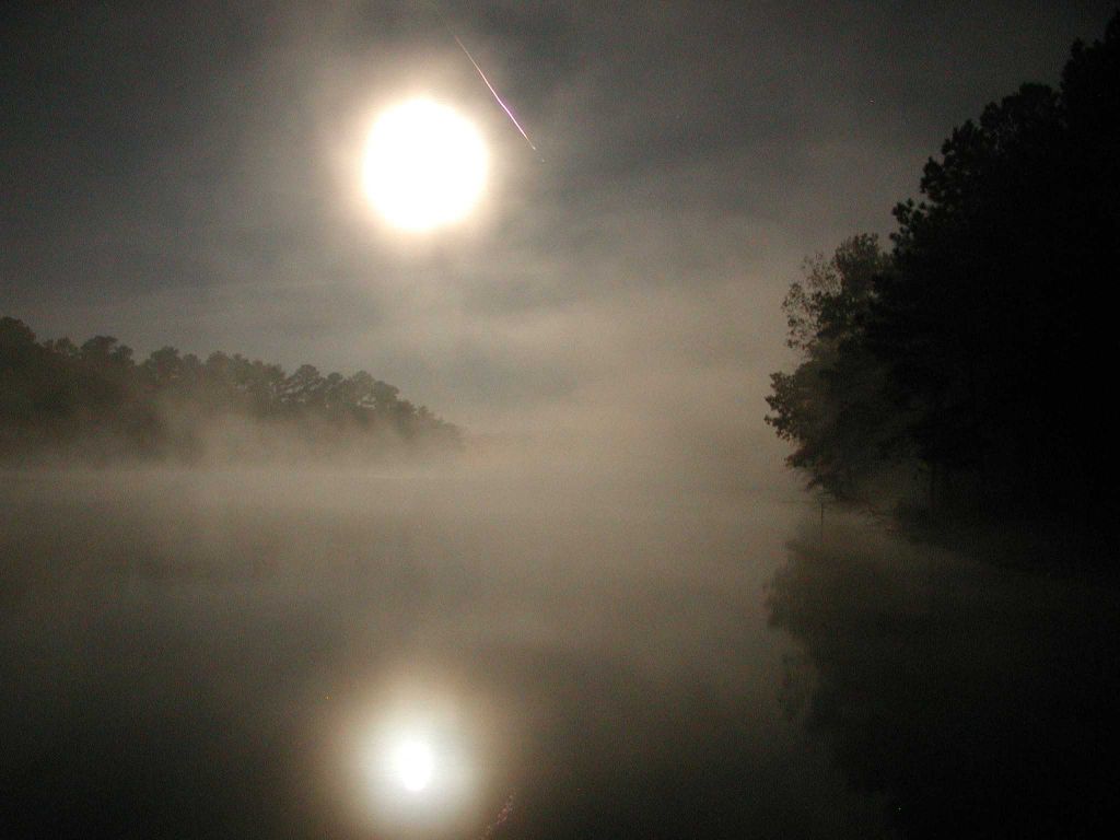 APOD: 2002 November 22 – Full Moon, Lake, and Leonids Indeed