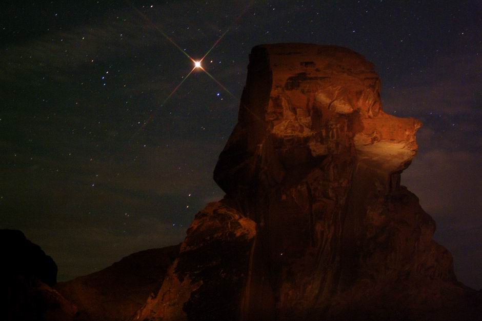 APOD: 2003 August 13 – Mars Rising Behind Poodle Rock