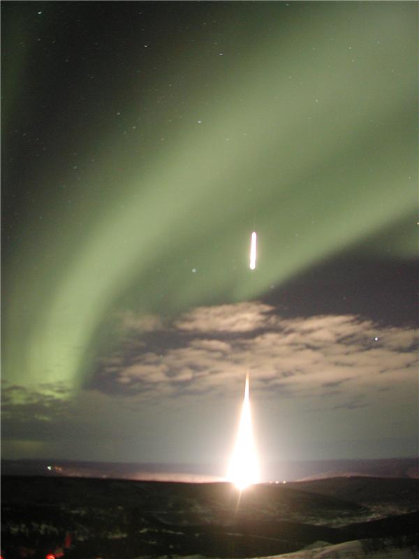 APOD: 2003 January 31 – Auroral Rocket Launch