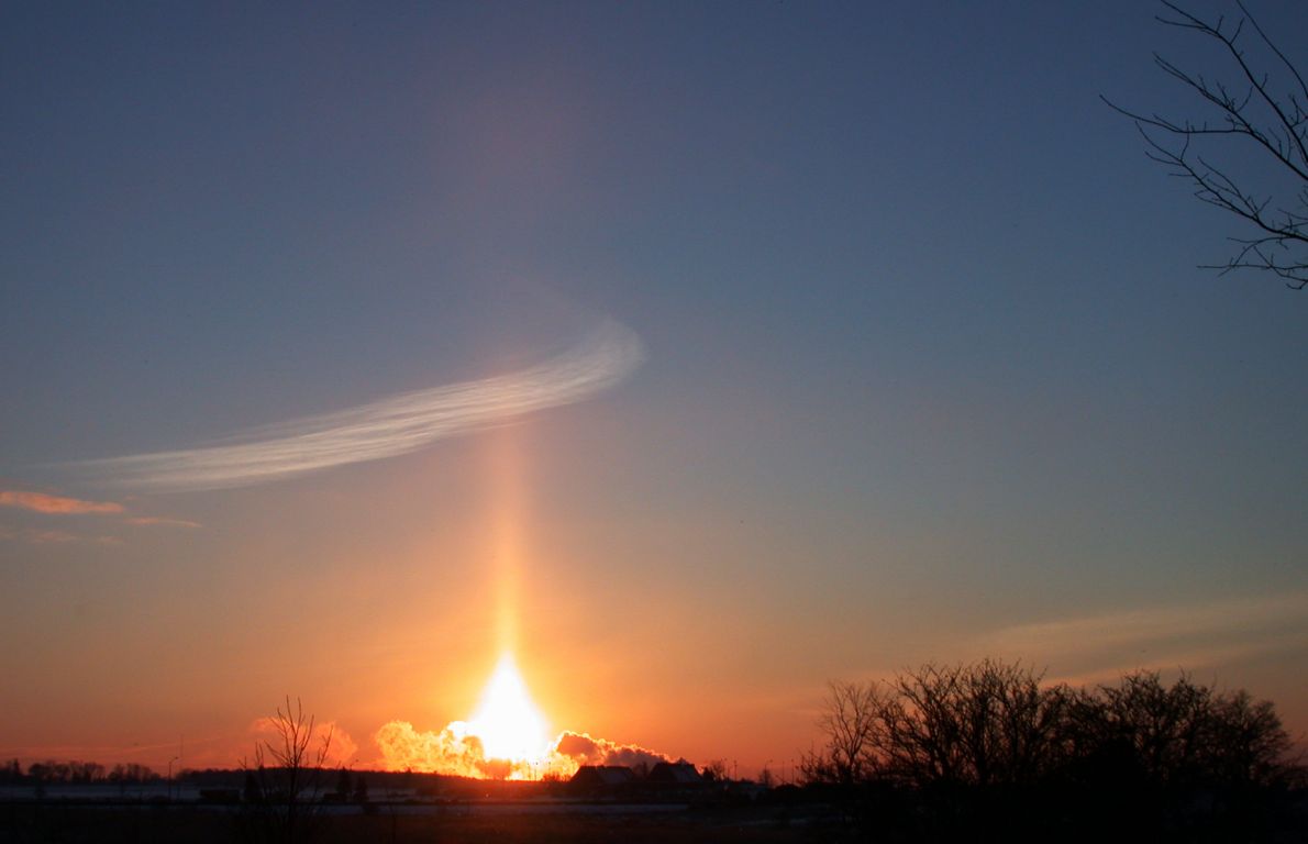 APOD: 2003 January 23 – Launch of the Sun Pillar