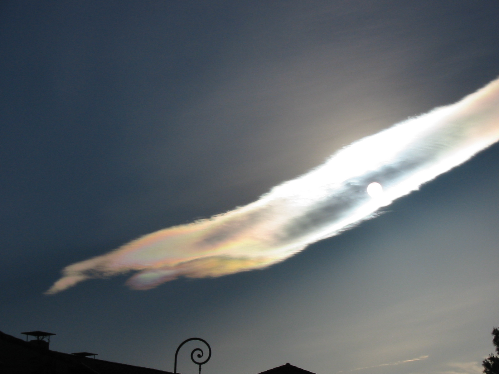 APOD: 2004 April 13 – An Iridescent Cloud Over France