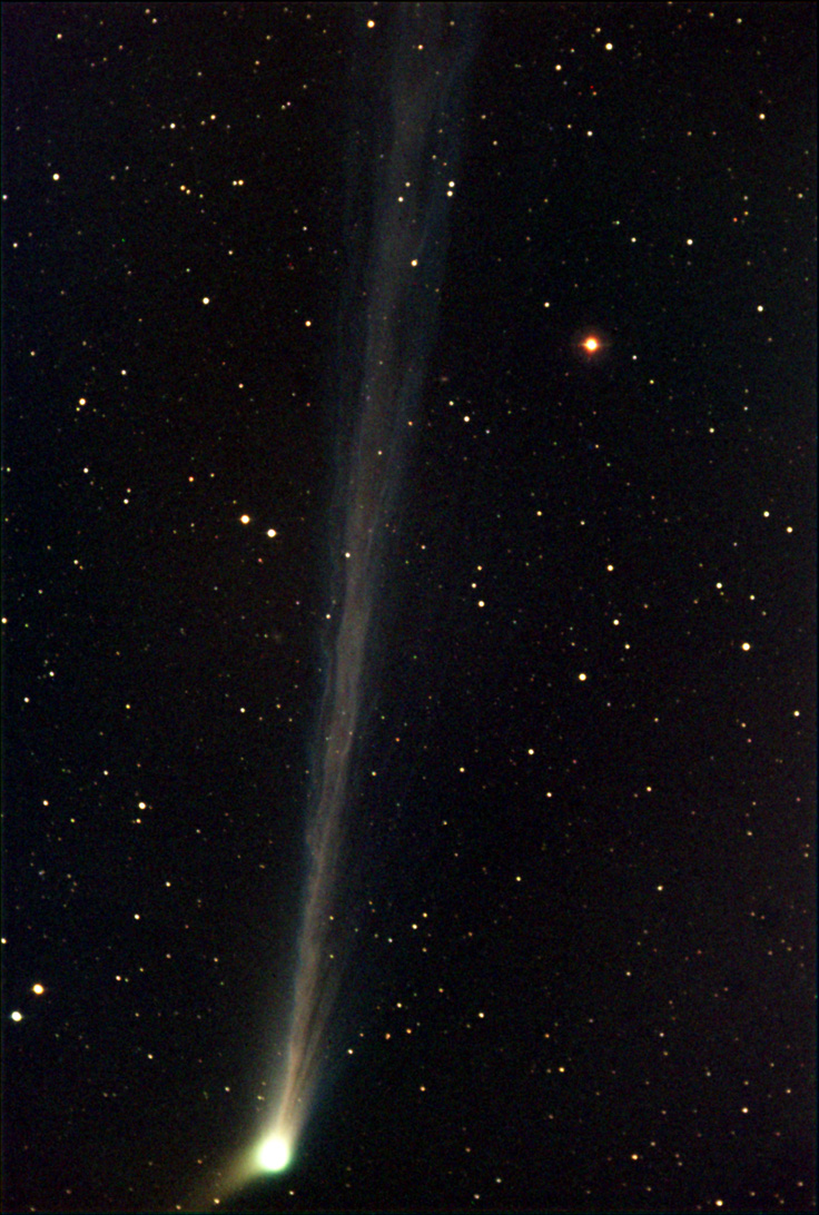 APOD: 2004 April 22 – Comet C/2002 T7 (LINEAR)