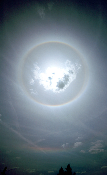 APOD: 2004 August 4 – Solar Arcs and Halos