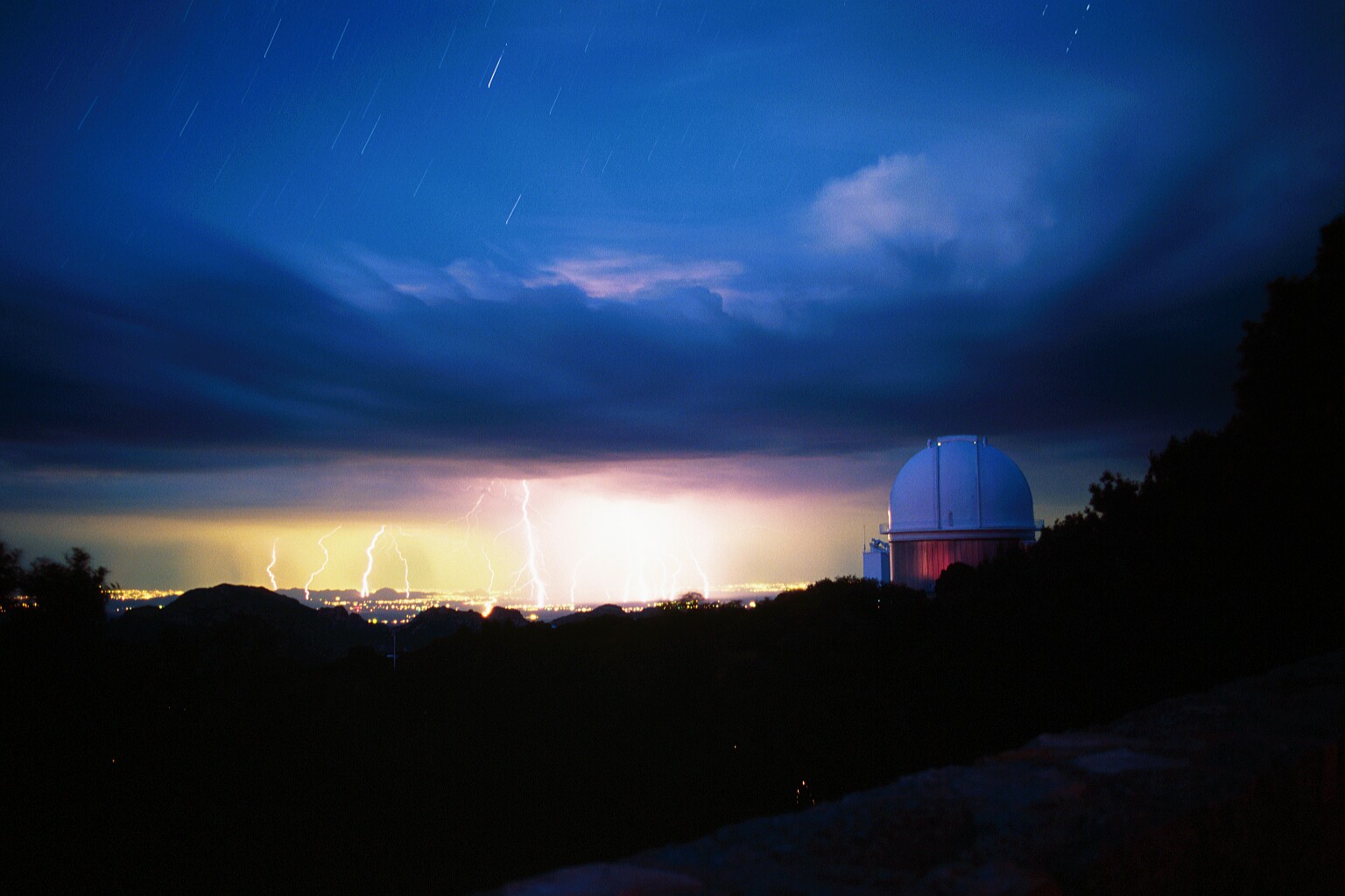 APOD: 2004 August 18 – Lightning on Earth