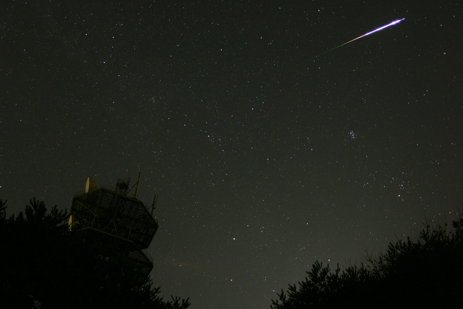 APOD: 2004 August 13 – Perseid Fireball Over Japan