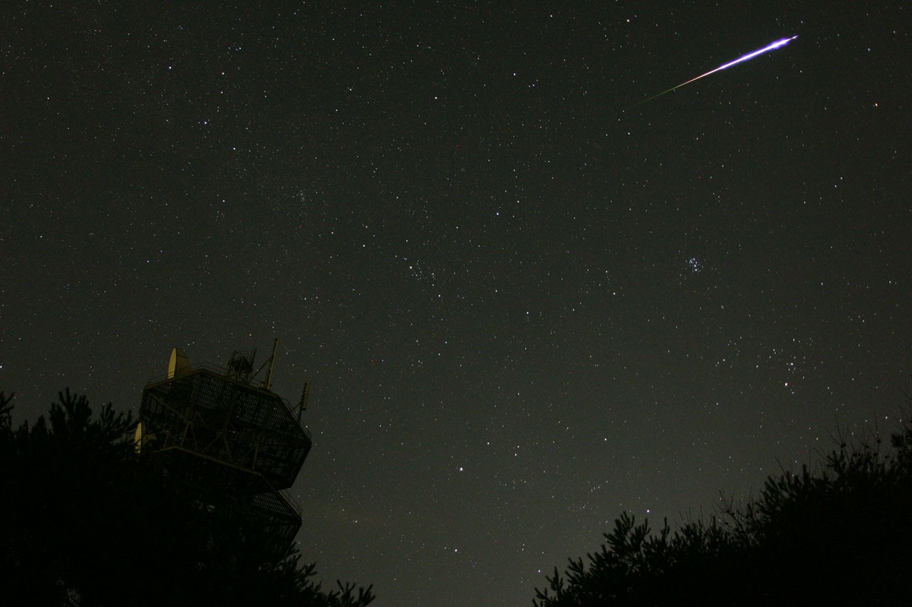 Perseid Fireball Over Japan — APOD for 2004-08-13