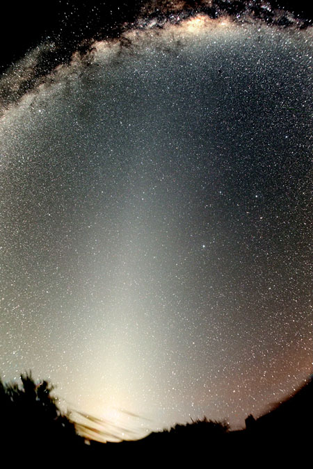 APOD: 2004 August 25 – Zodiacal Light and the False Dawn