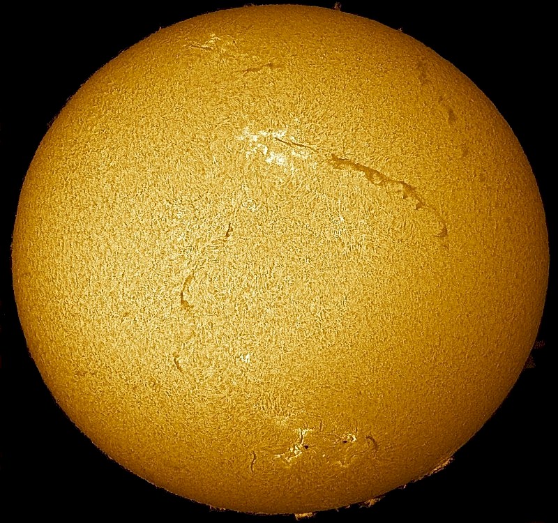 APOD: 2004 December 6 – Filaments Across the Sun