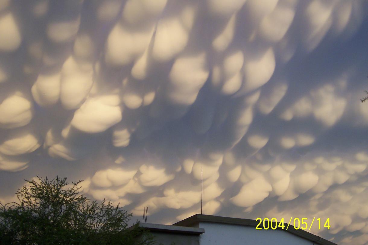 APOD: 2004 June 7 – Mammatus Clouds Over Mexico