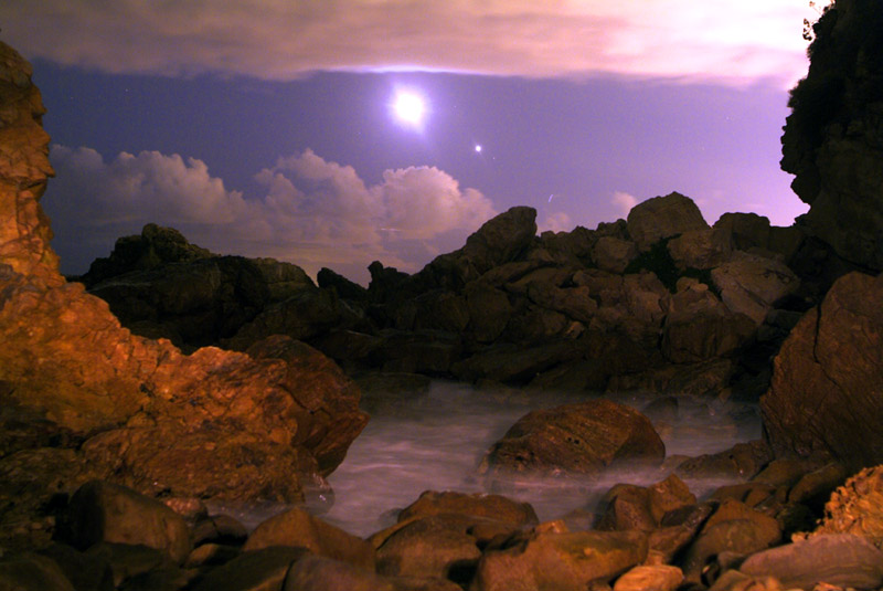 APOD: 2004 March 8 – Moon and Venus over Corona Del Mar Beach