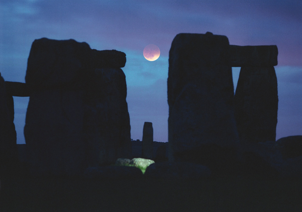 APOD: 2004 May 25 – Moon Between the Stones