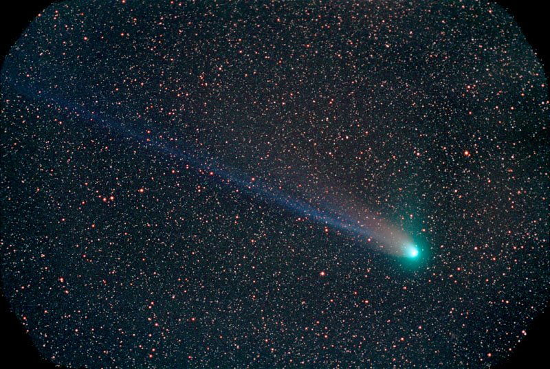 APOD: 2004 May 12 – The Tails of Comet NEAT Q4