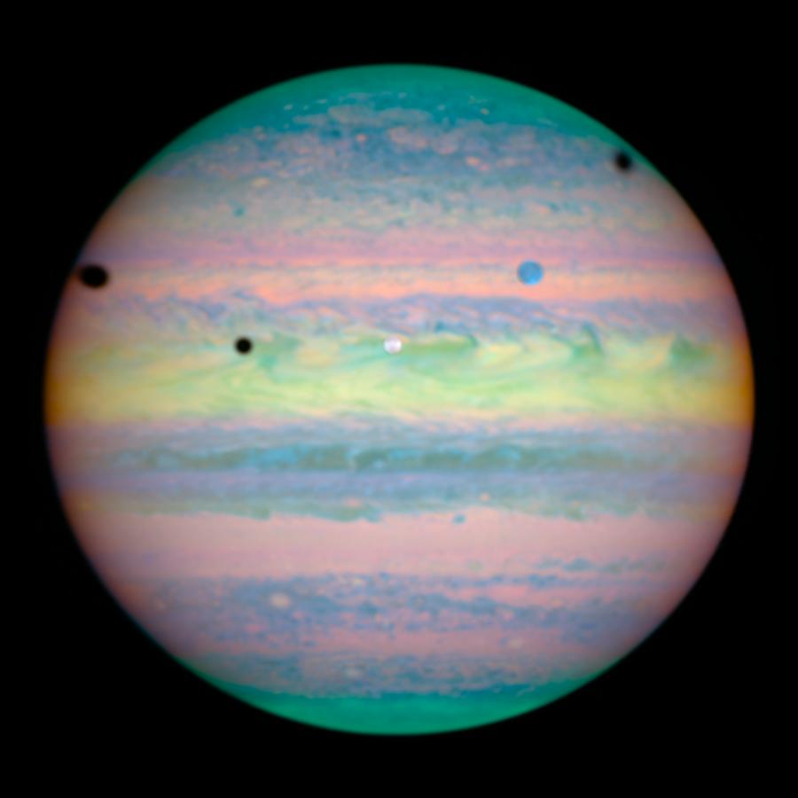 APOD: 2004 November 11 – Pastel Planet, Triple Eclipse